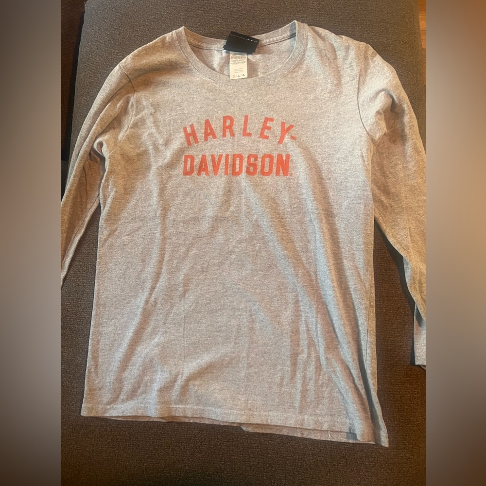 **SOLD🫶🏼** Grey long sleeve Harley Davidson shirt.
